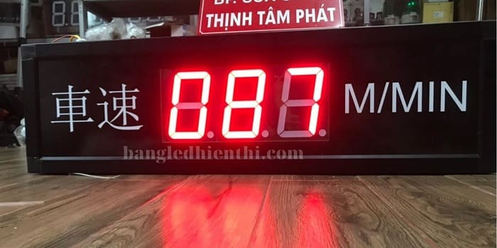 bảng led đo tốc độ máy